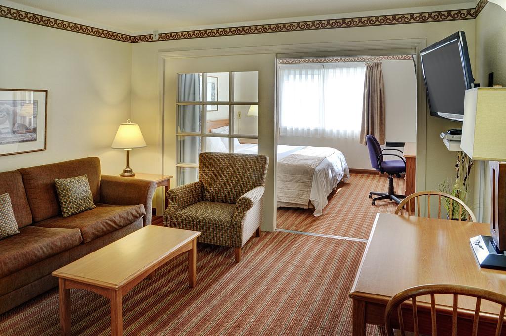Lakeview Inns & Suites - Brandon Buitenkant foto