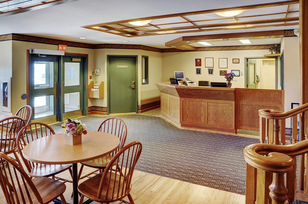 Lakeview Inns & Suites - Brandon Buitenkant foto